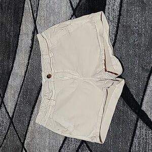 BKE CASUAL KHAKI SHORTS PRICE FIRM